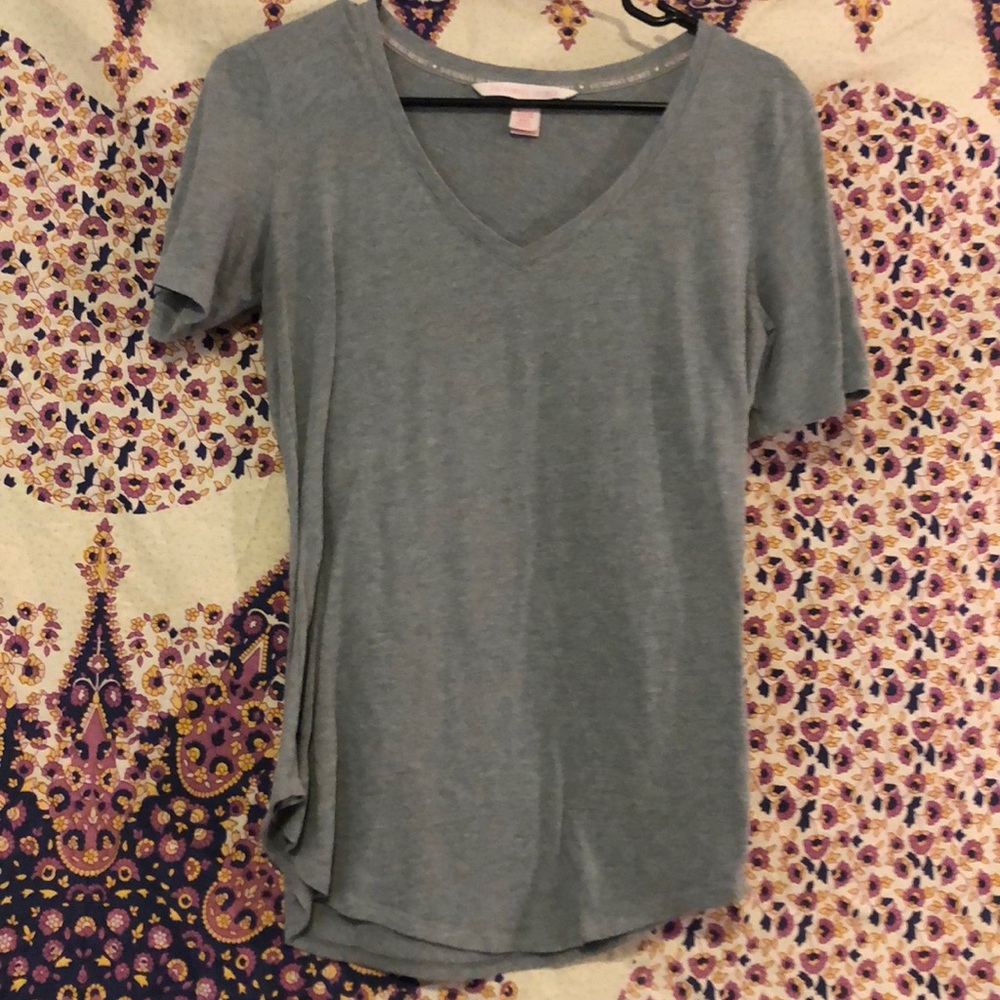 gray VS v-neck tee